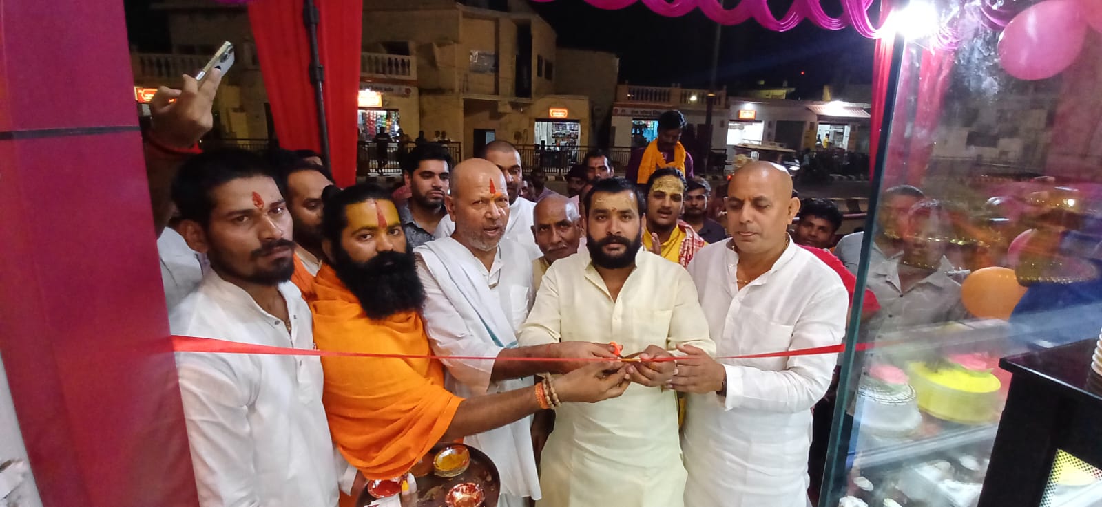 श्री कृष्णा स्वीट एंड बेकरी का अयोध्या धाम में भव्य शुभारंभ।